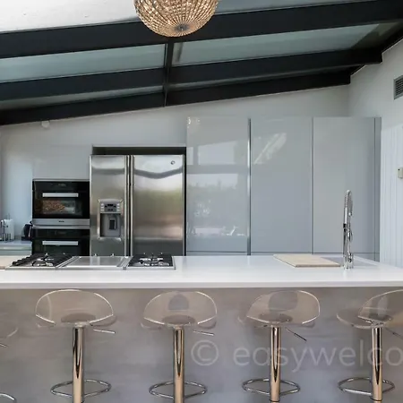 Easy Welcome Urban Luxury Terrace Apartment