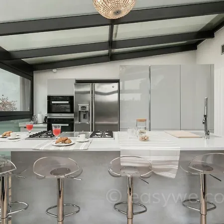 Easy Welcome Urban Luxury Terrace Apartment Milan
