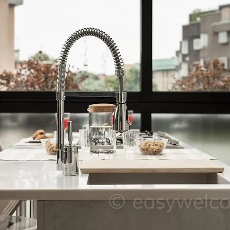 Easy Welcome Urban Luxury Terrace Apartment Milan